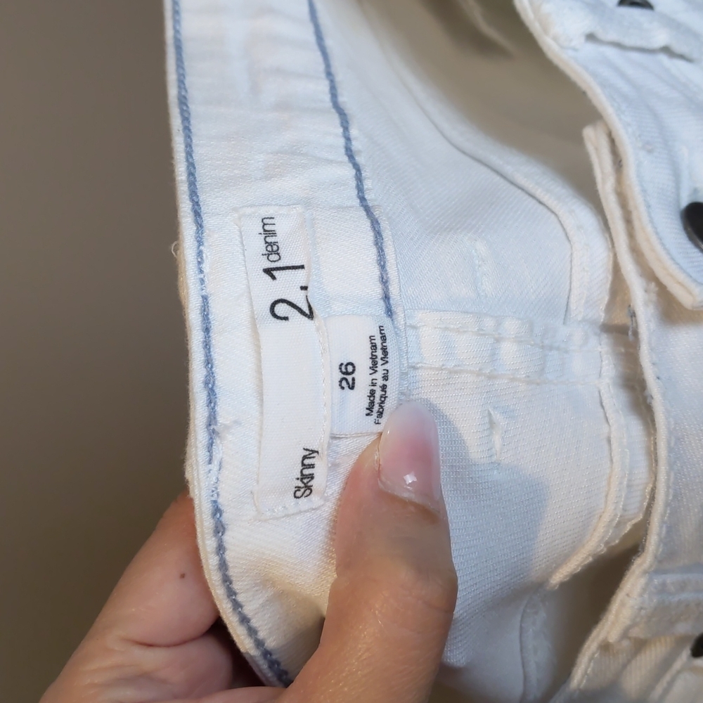 2.1 Denim Capris - Picture 4 of 5